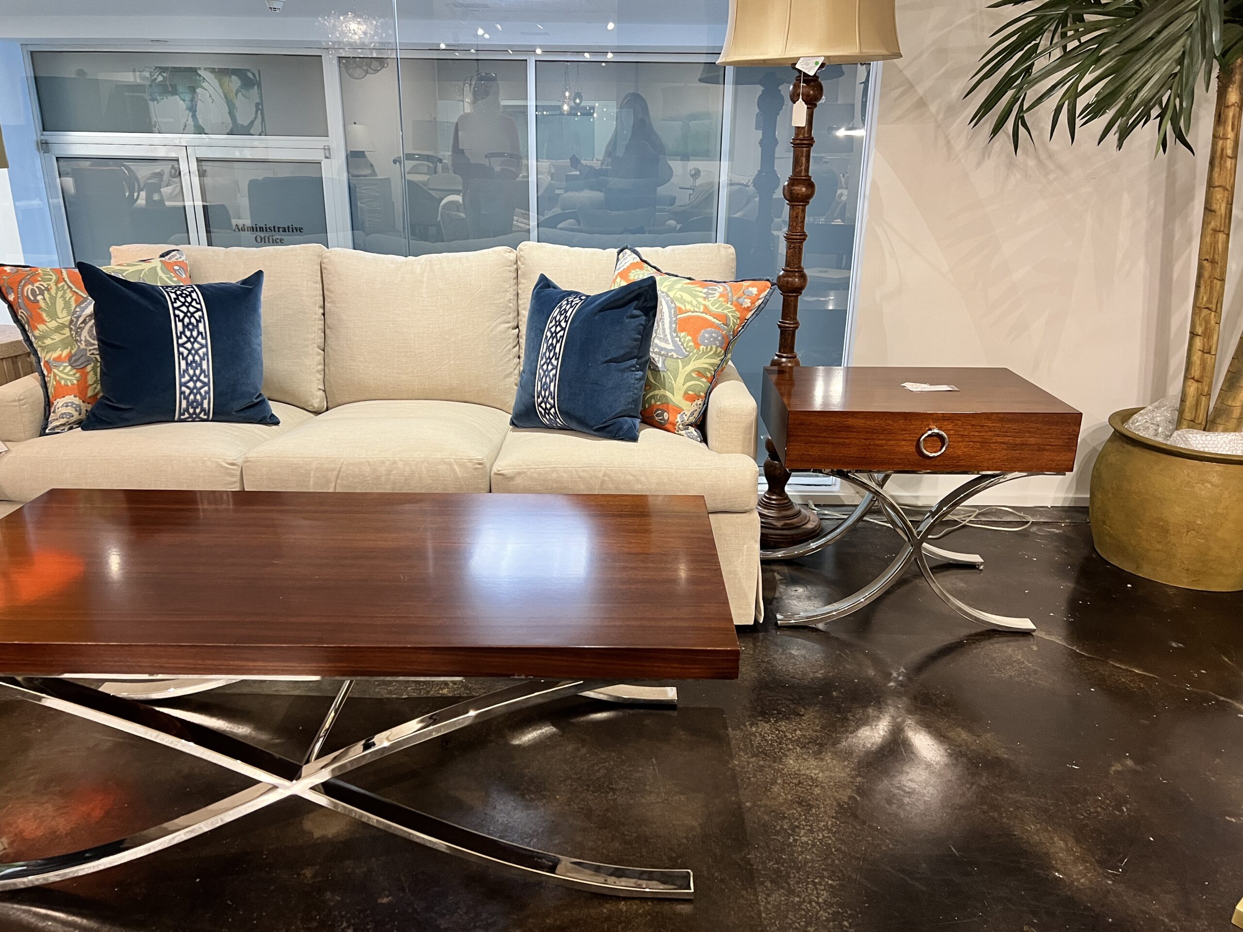 Lexington Loren Cocktail Table | RETAIL: $2,499
SALE: $699
Lexington Hayworth Lamp Table | RETAIL: $2,257
SALE: $599